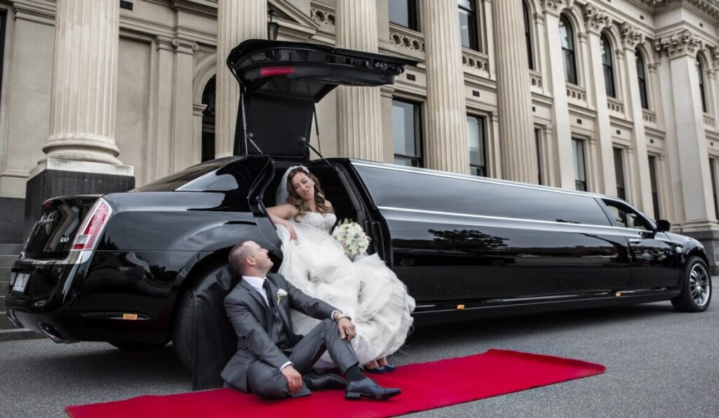 DecoratingWeddingLimousine